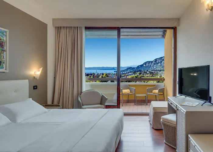 Отель Poiano Garda 4*