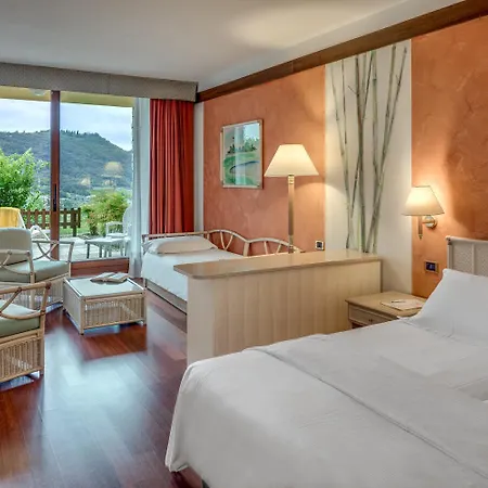 Poiano Garda 4* קוסטרמנו